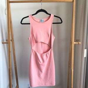 Perfect peach summer dress!